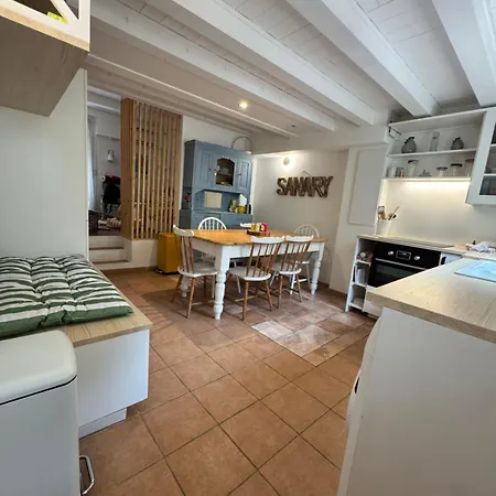 Maison Les Pins Doree * ساناري سور مير